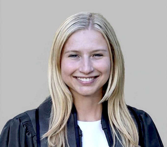 Juliana Freisen headshot